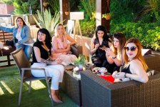 Один летний день с азербайджанскими модницами (ФОТО)