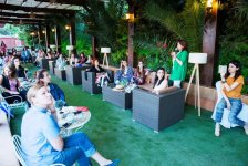 Один летний день с азербайджанскими модницами (ФОТО)