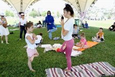 Йога на открытом воздухе - масштабный Фестиваль в Баку (ФОТО)