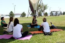 Йога на открытом воздухе - масштабный Фестиваль в Баку (ФОТО)