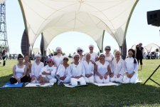 Йога на открытом воздухе - масштабный Фестиваль в Баку (ФОТО)
