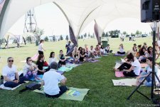 Йога на открытом воздухе - масштабный Фестиваль в Баку (ФОТО)