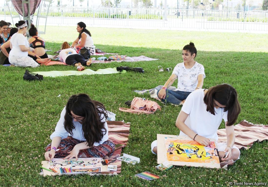 Йога на открытом воздухе - масштабный Фестиваль в Баку (ФОТО)