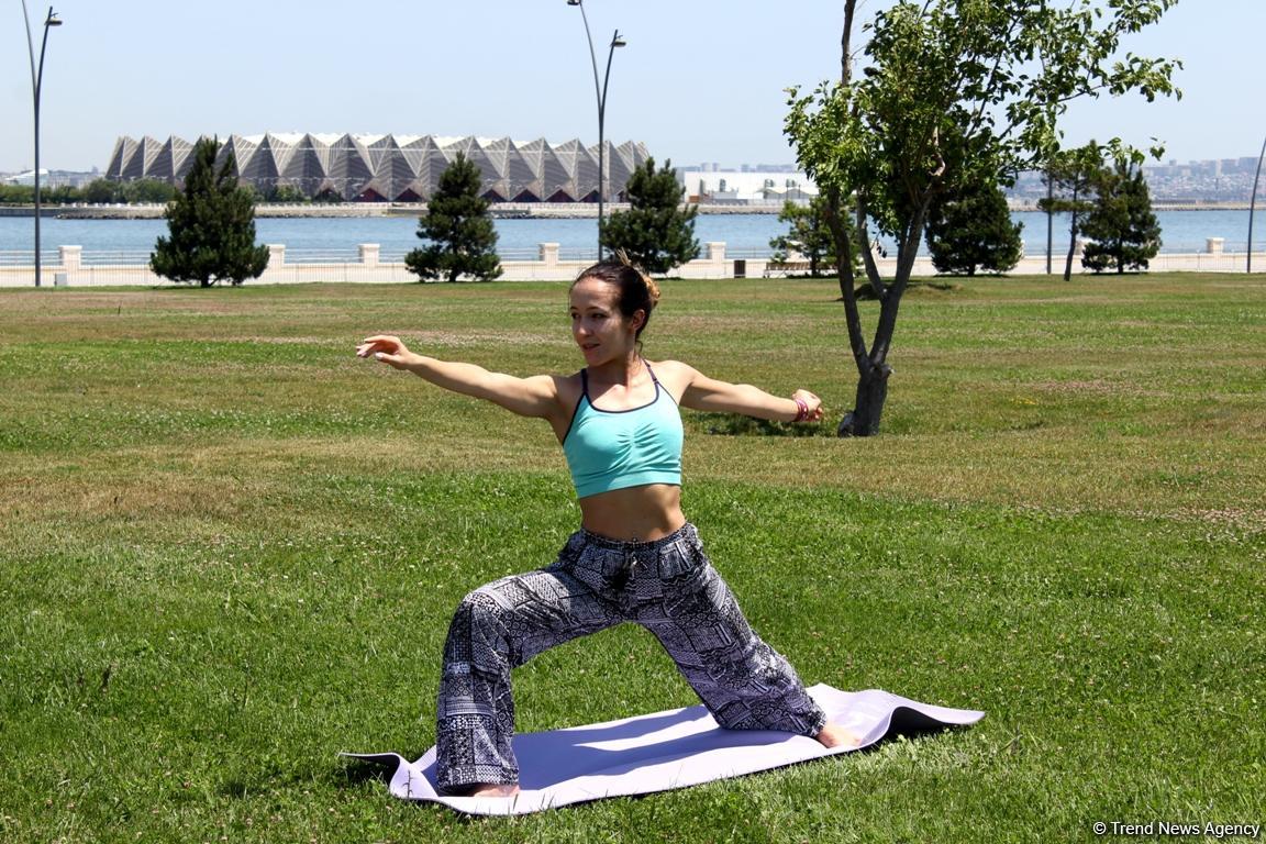 Йога на открытом воздухе - масштабный Фестиваль в Баку (ФОТО)
