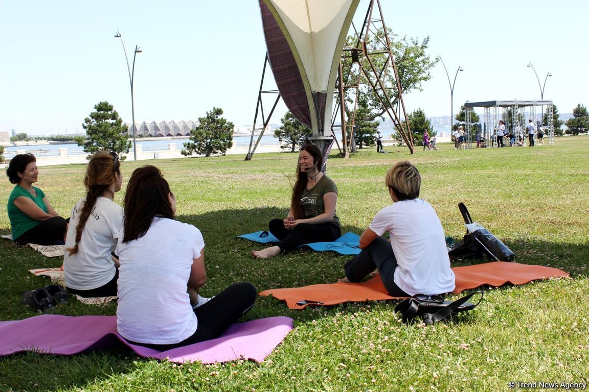 Йога на открытом воздухе - масштабный Фестиваль в Баку (ФОТО)