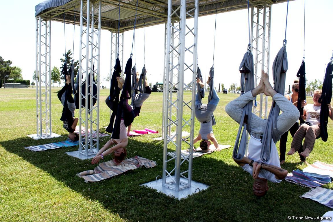 Йога на открытом воздухе - масштабный Фестиваль в Баку (ФОТО)
