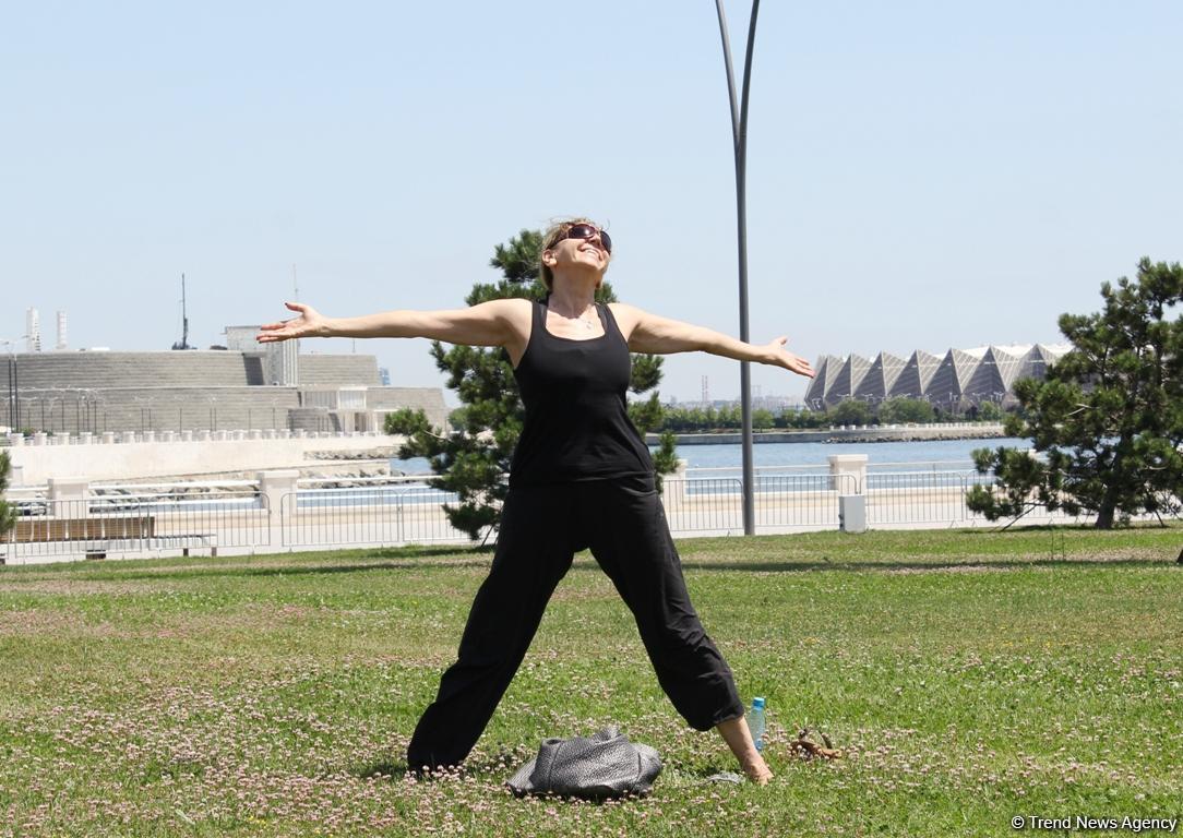 Йога на открытом воздухе - масштабный Фестиваль в Баку (ФОТО)