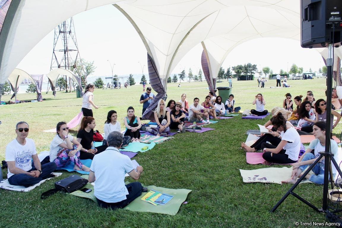 Йога на открытом воздухе - масштабный Фестиваль в Баку (ФОТО)