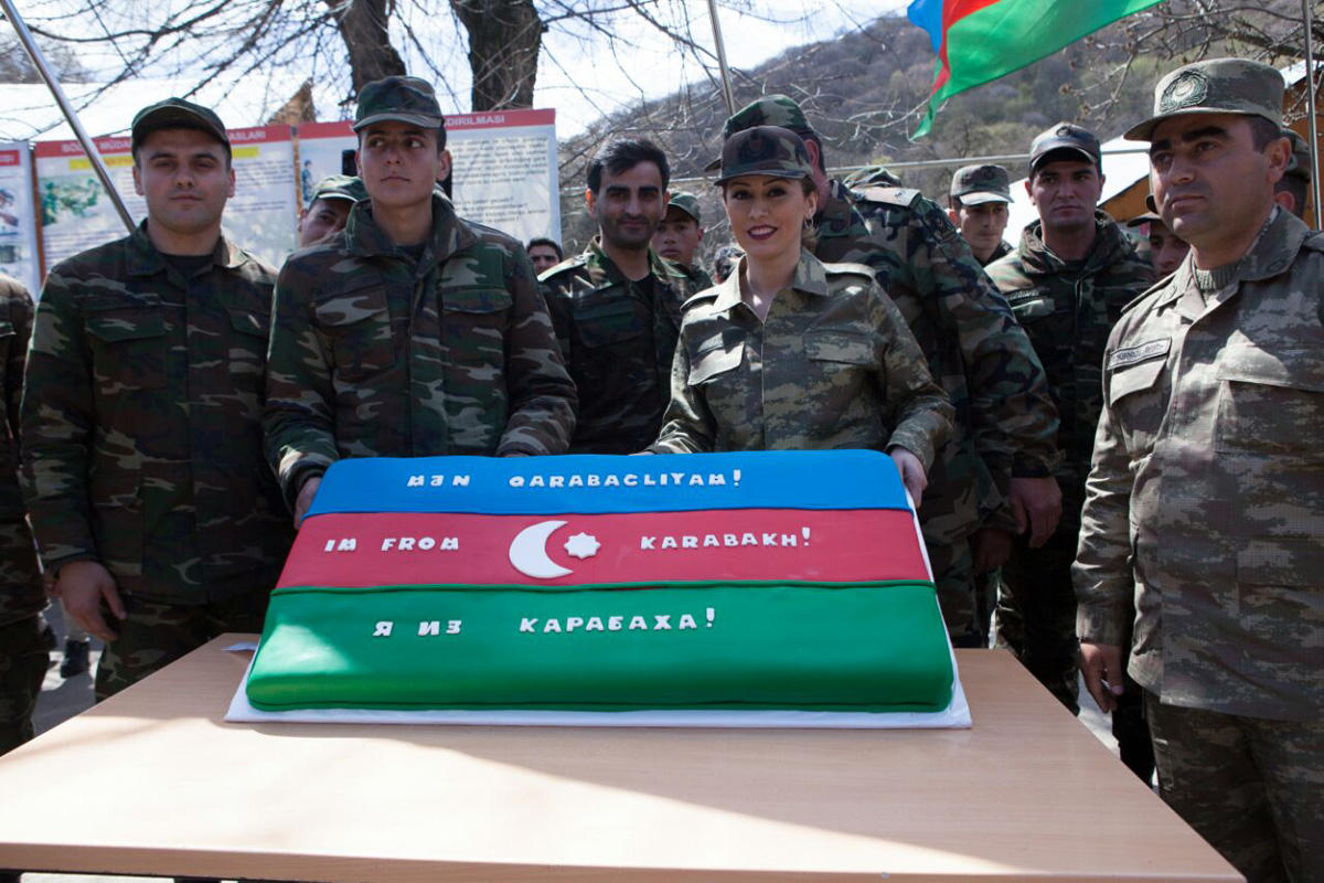 Звезды в военной форме провели флешмоб в соцсетях, посвященный 100-летию Вооруженных сил Азербайджана (ФОТО)