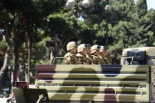 В Баку прошел военный парад в связи со 100-летним юбилеем ВС Азербайджана (ФОТО/ВИДЕО)