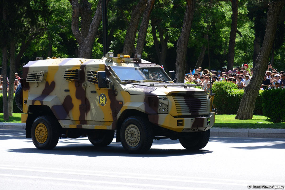 В Баку прошел военный парад в связи со 100-летним юбилеем ВС Азербайджана (ФОТО/ВИДЕО)