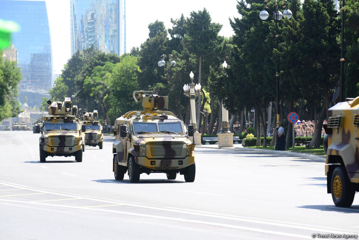 В Баку прошел военный парад в связи со 100-летним юбилеем ВС Азербайджана (ФОТО/ВИДЕО)