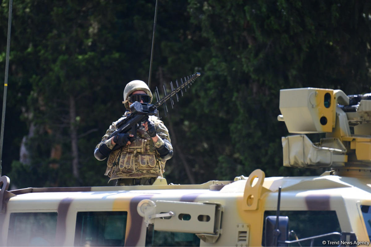 В Баку прошел военный парад в связи со 100-летним юбилеем ВС Азербайджана (ФОТО/ВИДЕО)