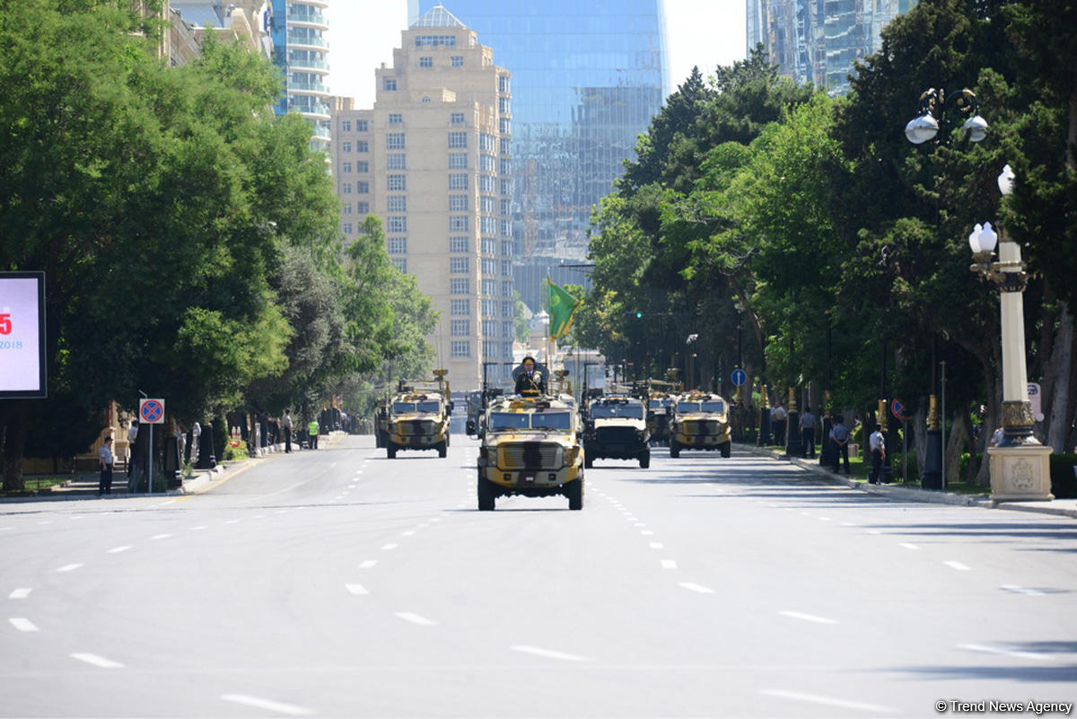 В Баку прошел военный парад в связи со 100-летним юбилеем ВС Азербайджана (ФОТО/ВИДЕО)