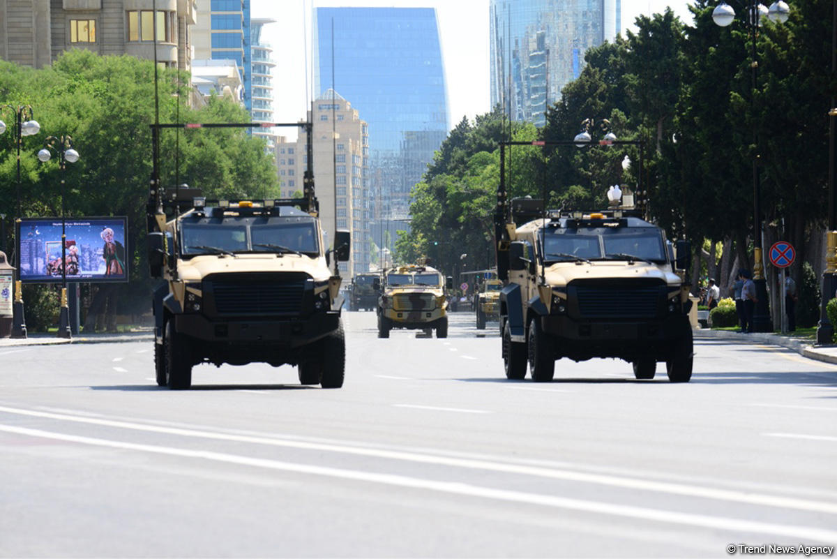 В Баку прошел военный парад в связи со 100-летним юбилеем ВС Азербайджана (ФОТО/ВИДЕО)