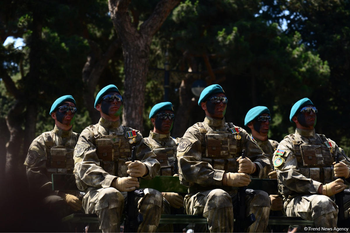 В Баку прошел военный парад в связи со 100-летним юбилеем ВС Азербайджана (ФОТО/ВИДЕО)