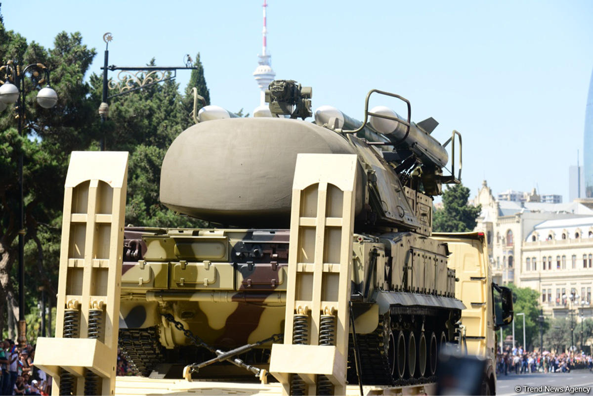 В Баку прошел военный парад в связи со 100-летним юбилеем ВС Азербайджана (ФОТО/ВИДЕО)