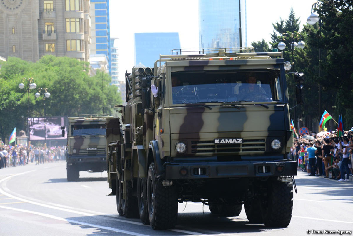 В Баку прошел военный парад в связи со 100-летним юбилеем ВС Азербайджана (ФОТО/ВИДЕО)
