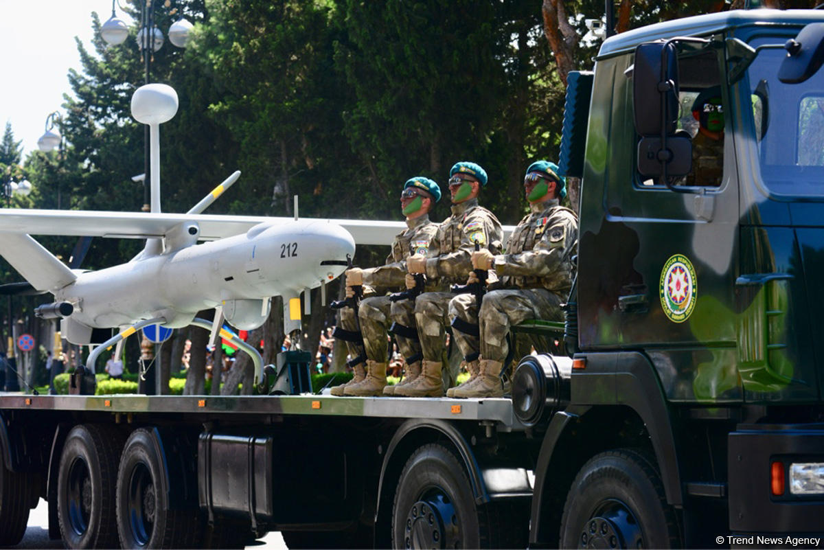 В Баку прошел военный парад в связи со 100-летним юбилеем ВС Азербайджана (ФОТО/ВИДЕО)