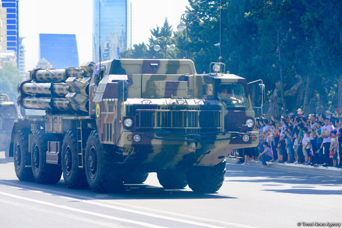 В Баку прошел военный парад в связи со 100-летним юбилеем ВС Азербайджана (ФОТО/ВИДЕО)