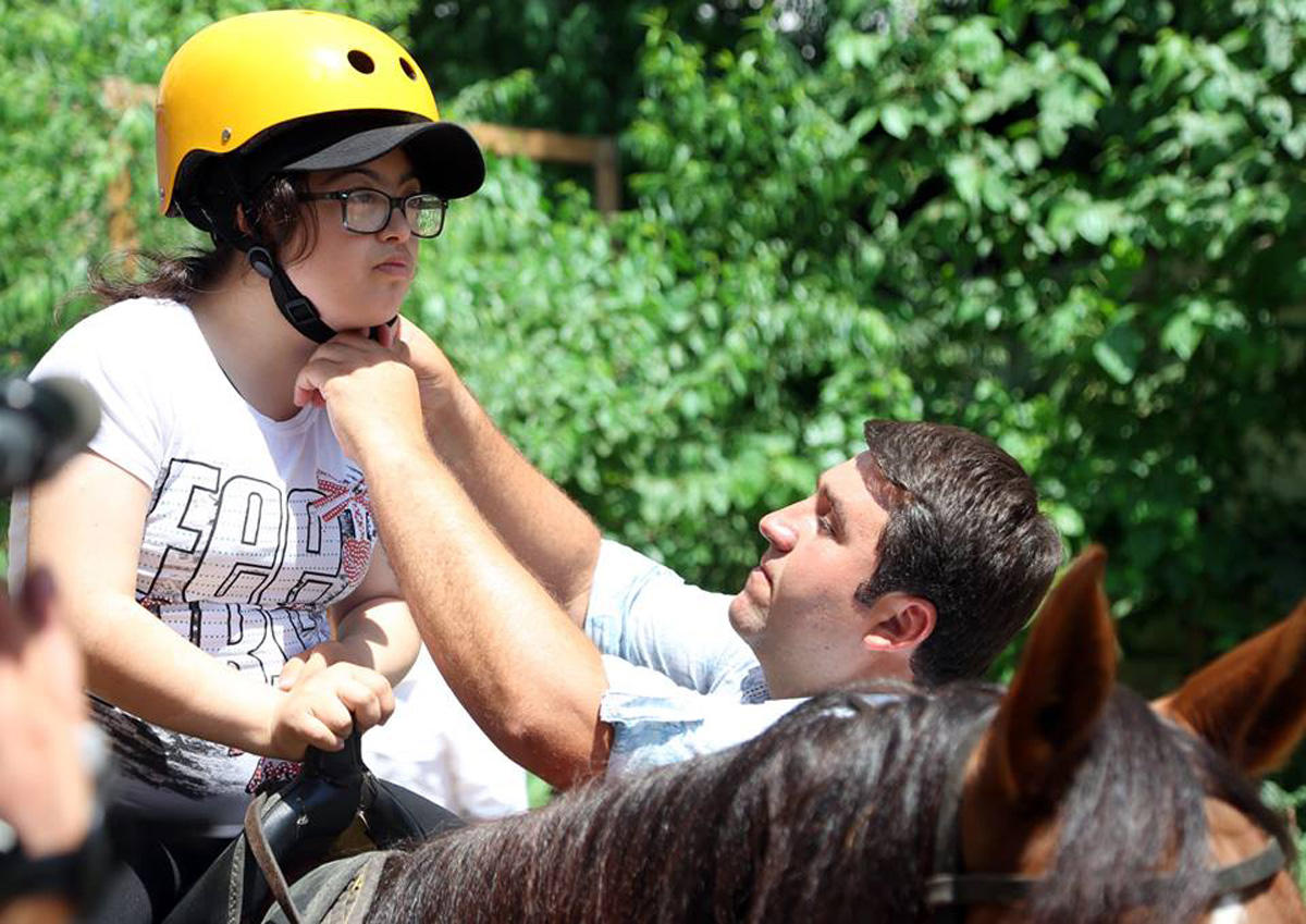 Дети с синдромом Дауна и ДЦП провели акцию в поддержку Гаджи Нурана Гусейнова (ФОТО)