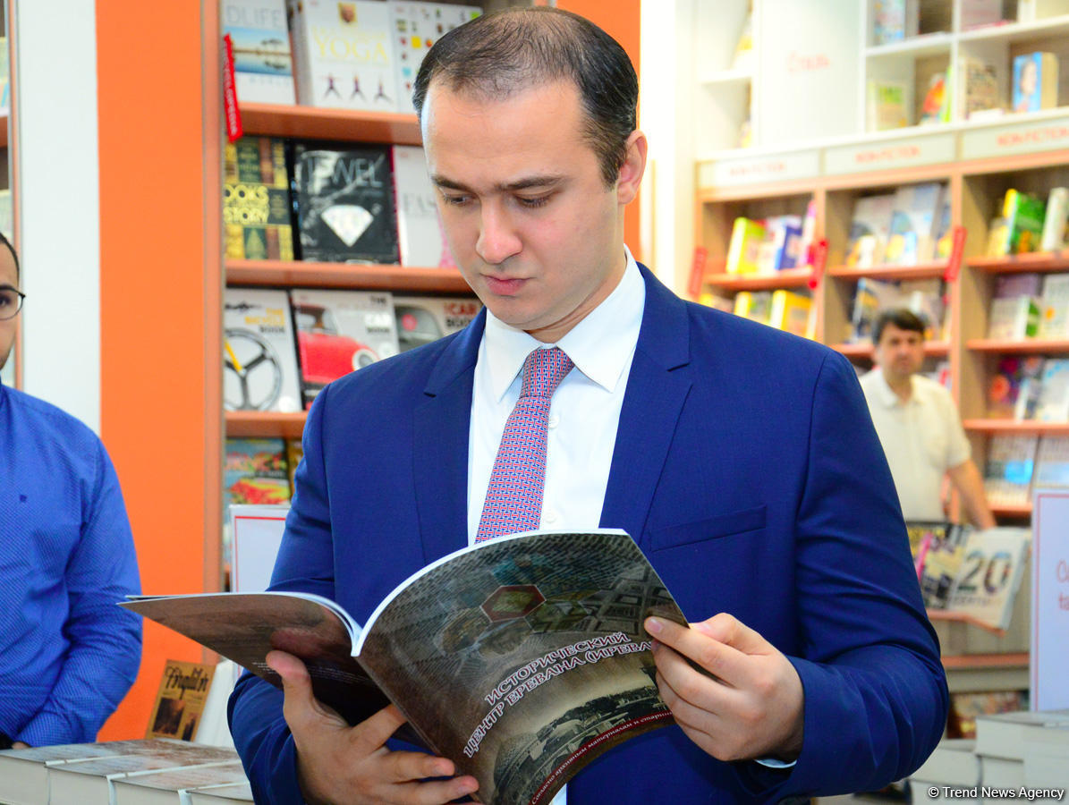 В Баку презентована книга об уничтожении в Армении азербайджанских мусульманских памятников (ФОТО)