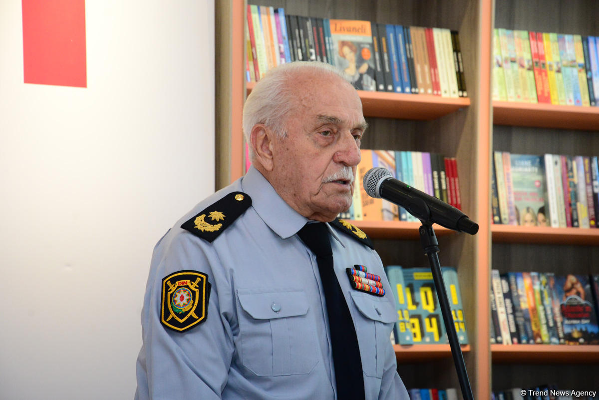 В Баку презентована книга об уничтожении в Армении азербайджанских мусульманских памятников (ФОТО)