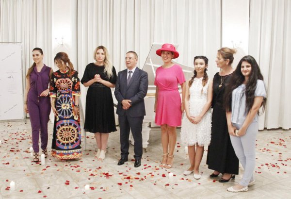 "Легенда о любви" юной азербайджанки в память об Ильхаме и Фаризе (ФОТО)