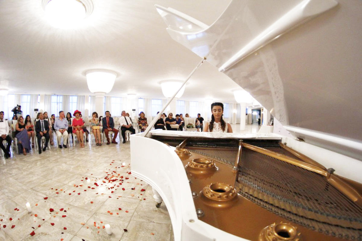 "Легенда о любви" юной азербайджанки в память об Ильхаме и Фаризе (ФОТО)