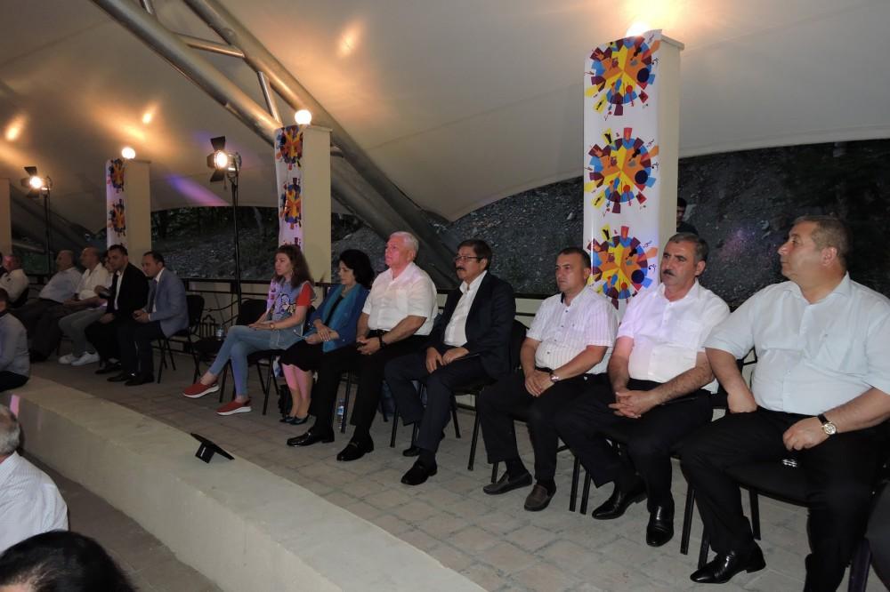 Красочный праздник Шелкового пути в Шеки (ФОТО)