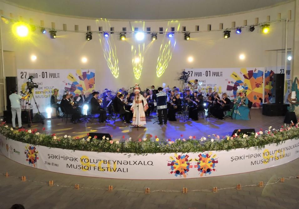 Красочный праздник Шелкового пути в Шеки (ФОТО)