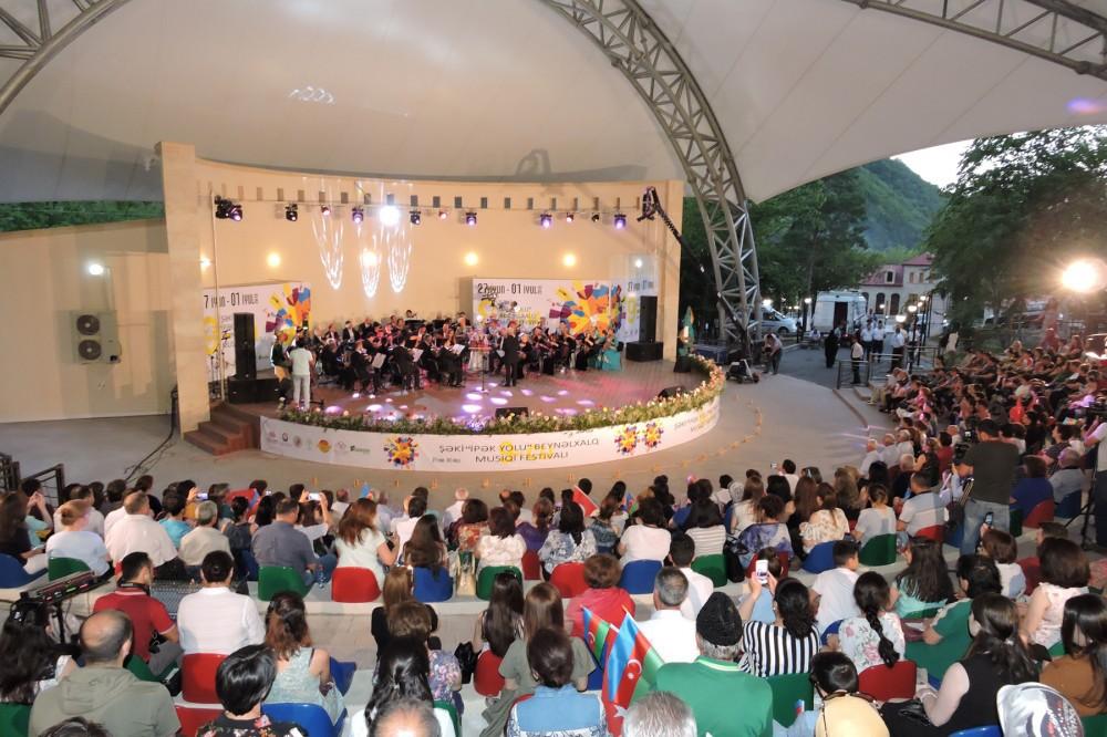 Красочный праздник Шелкового пути в Шеки (ФОТО)