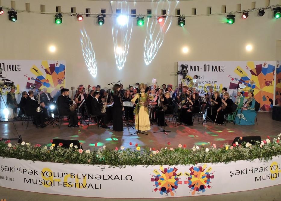 Красочный праздник Шелкового пути в Шеки (ФОТО)