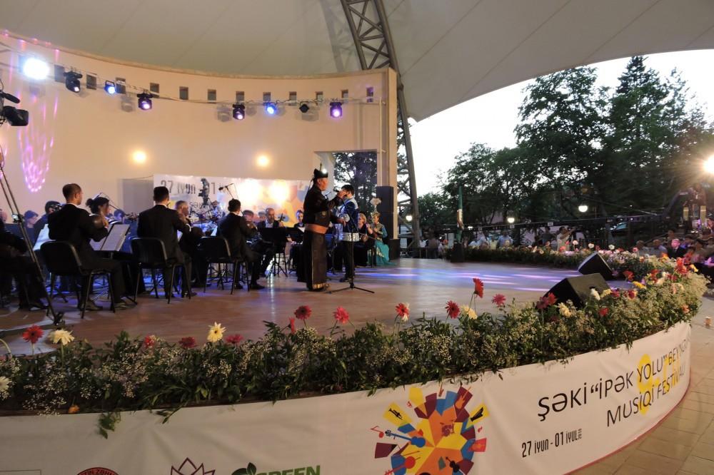 Красочный праздник Шелкового пути в Шеки (ФОТО)