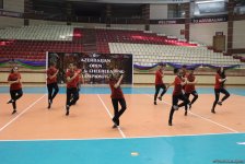 Жаркое лето Баку с освежающими танцами (ФОТО)