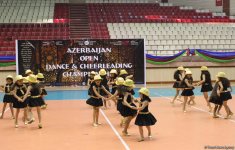 Жаркое лето Баку с освежающими танцами (ФОТО)