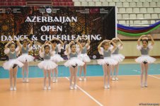 Жаркое лето Баку с освежающими танцами (ФОТО)