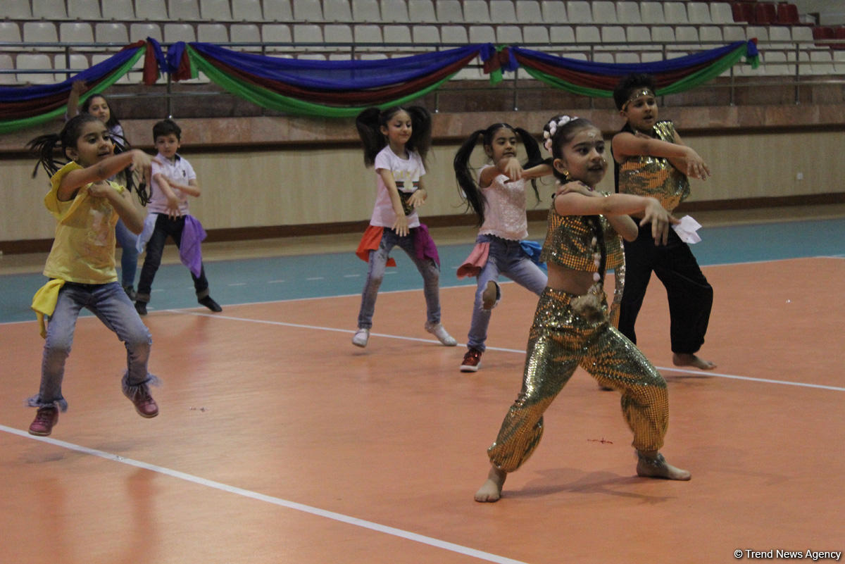 Жаркое лето Баку с освежающими танцами (ФОТО)