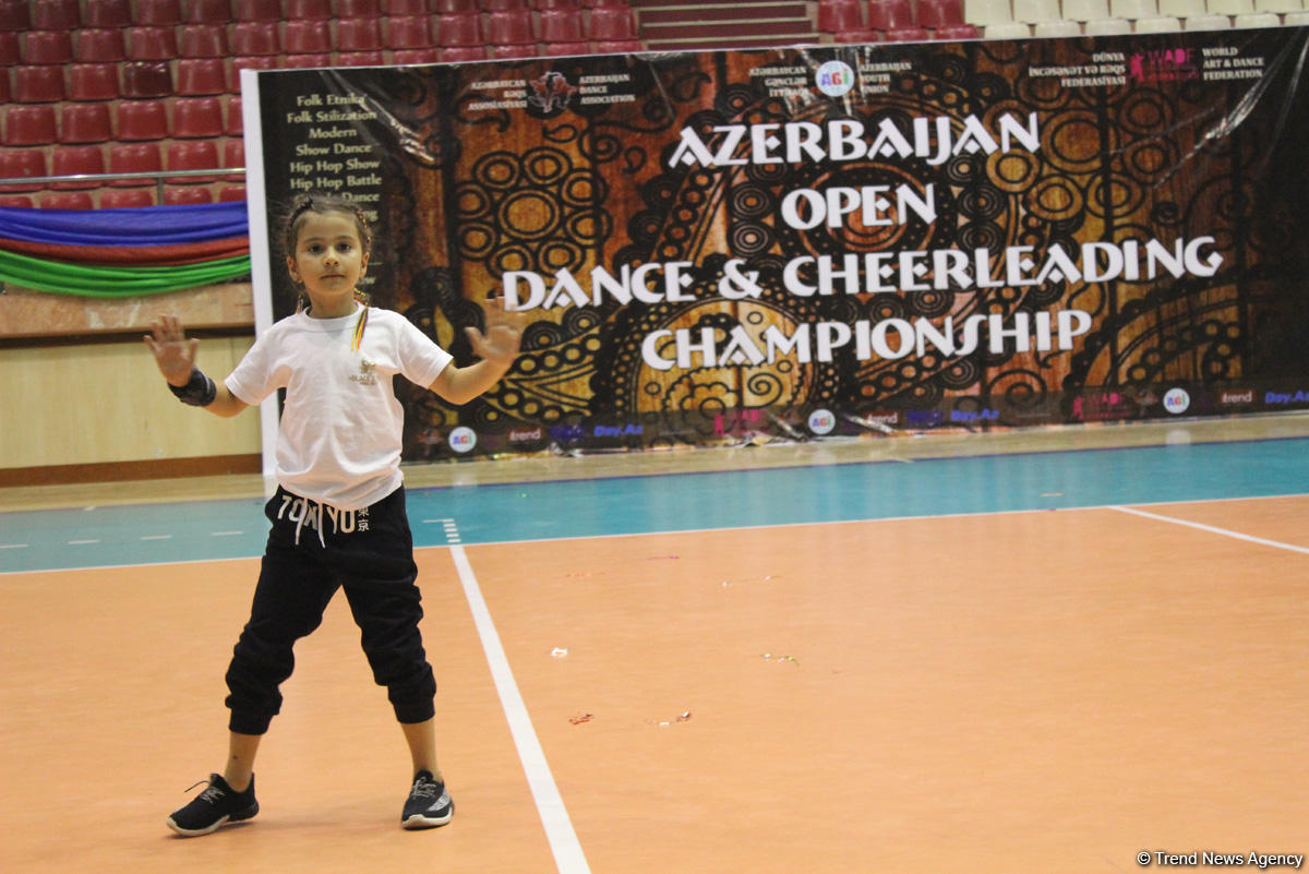 Жаркое лето Баку с освежающими танцами (ФОТО)