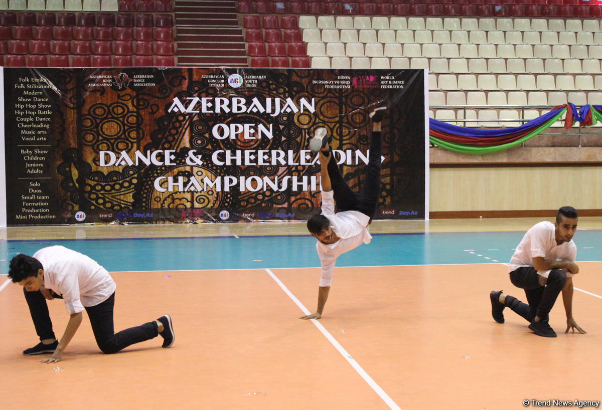 Жаркое лето Баку с освежающими танцами (ФОТО)