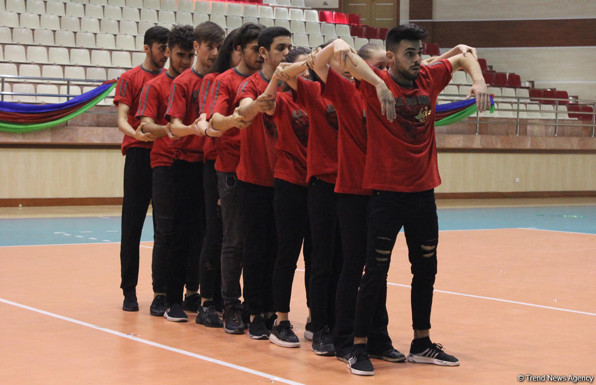 Жаркое лето Баку с освежающими танцами (ФОТО)