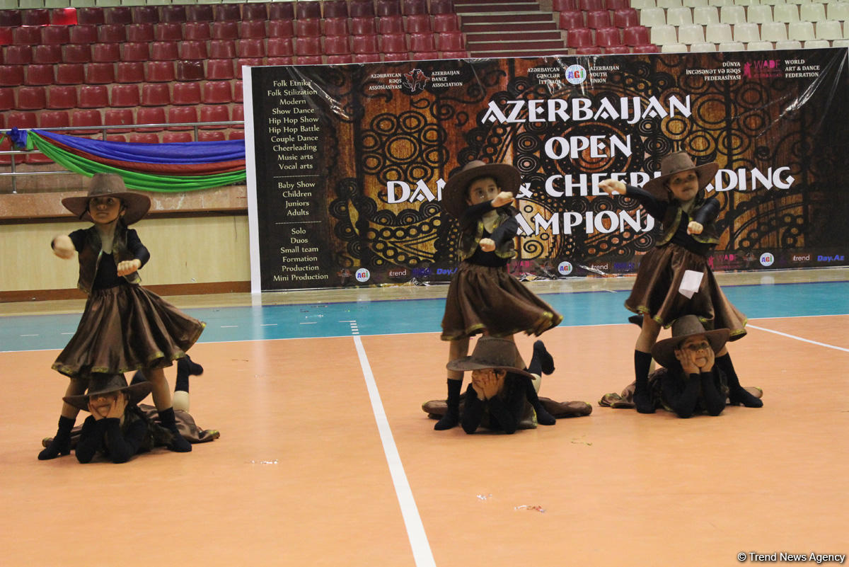 Жаркое лето Баку с освежающими танцами (ФОТО)