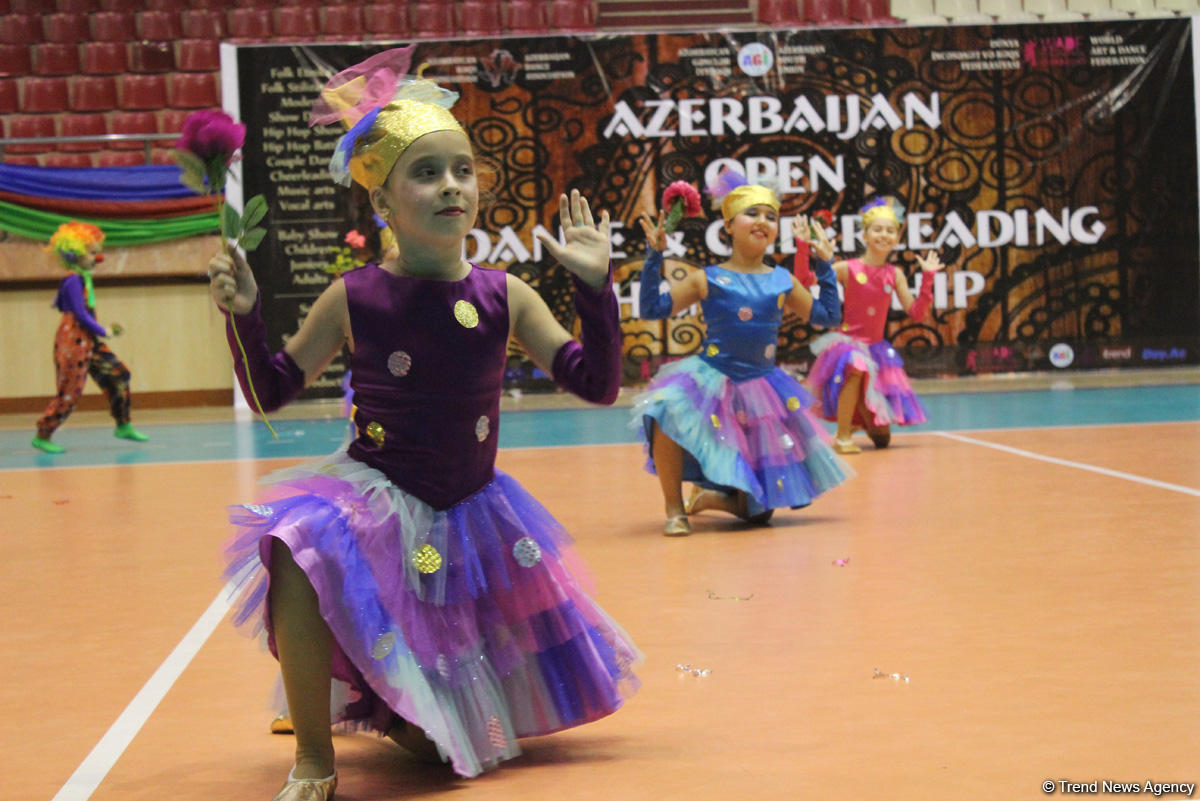Жаркое лето Баку с освежающими танцами (ФОТО)