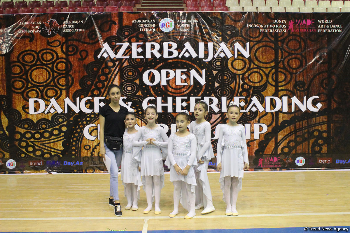 Жаркое лето Баку с освежающими танцами (ФОТО)