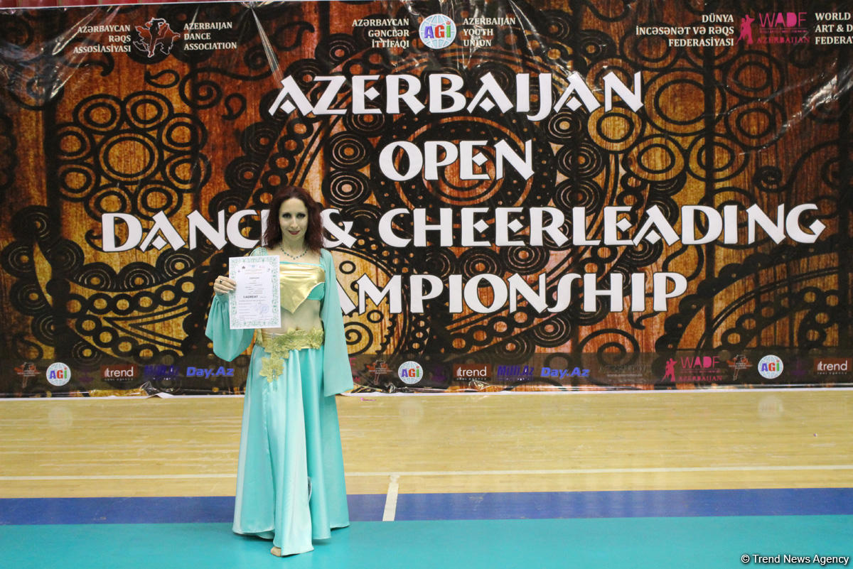 Жаркое лето Баку с освежающими танцами (ФОТО)