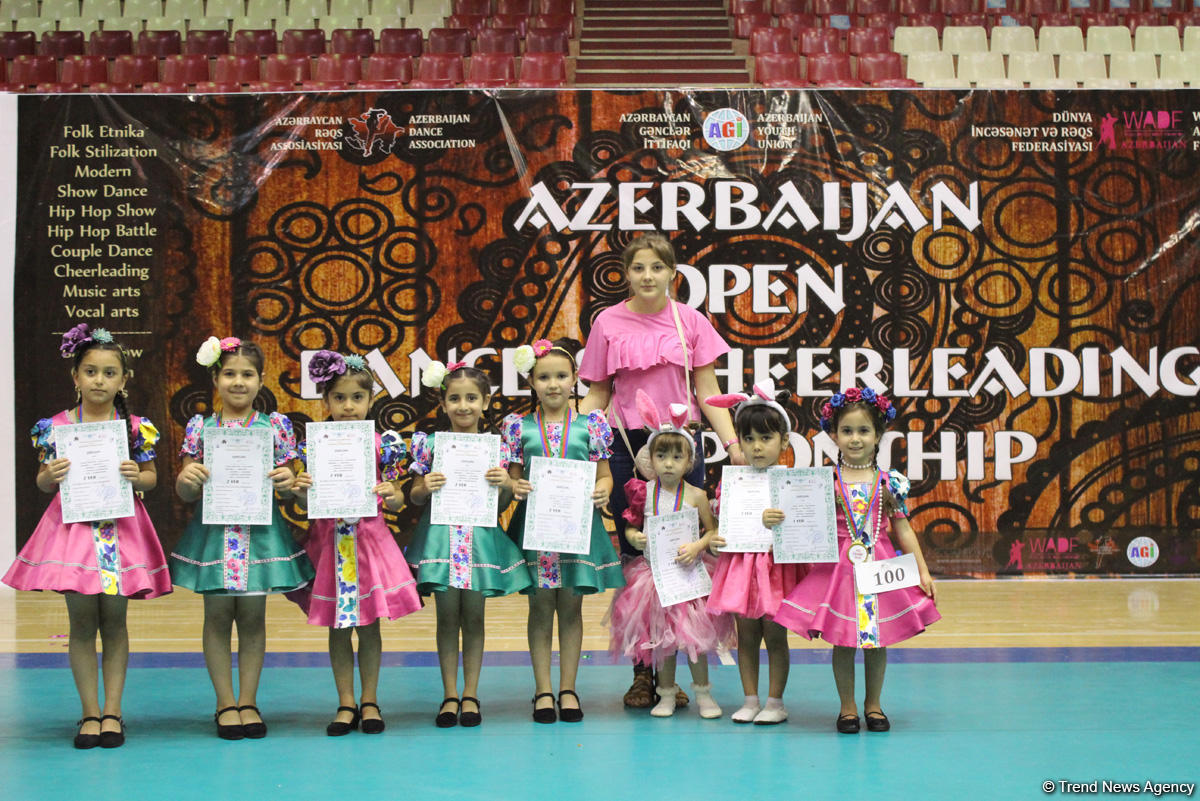 Жаркое лето Баку с освежающими танцами (ФОТО)