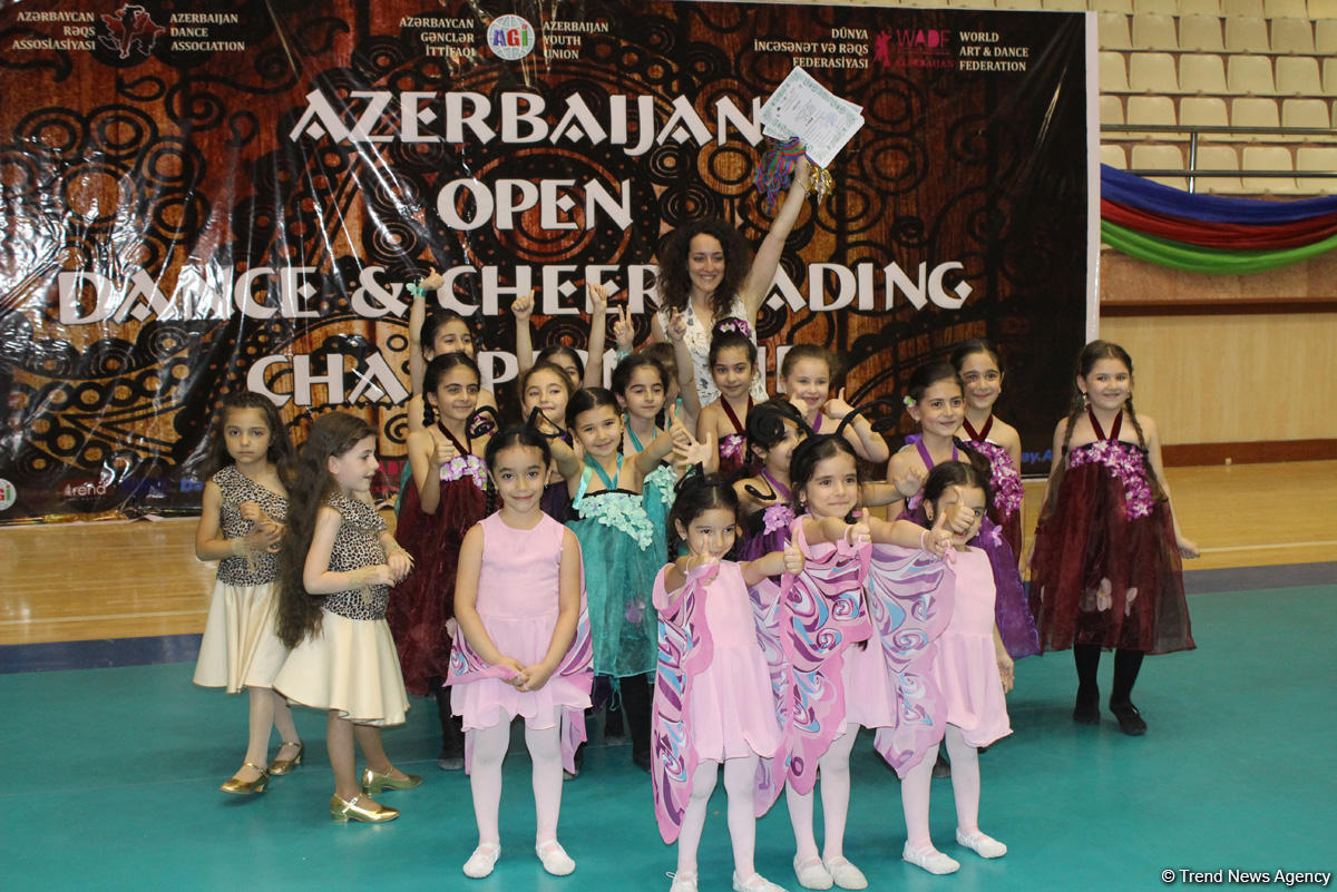 Жаркое лето Баку с освежающими танцами (ФОТО)