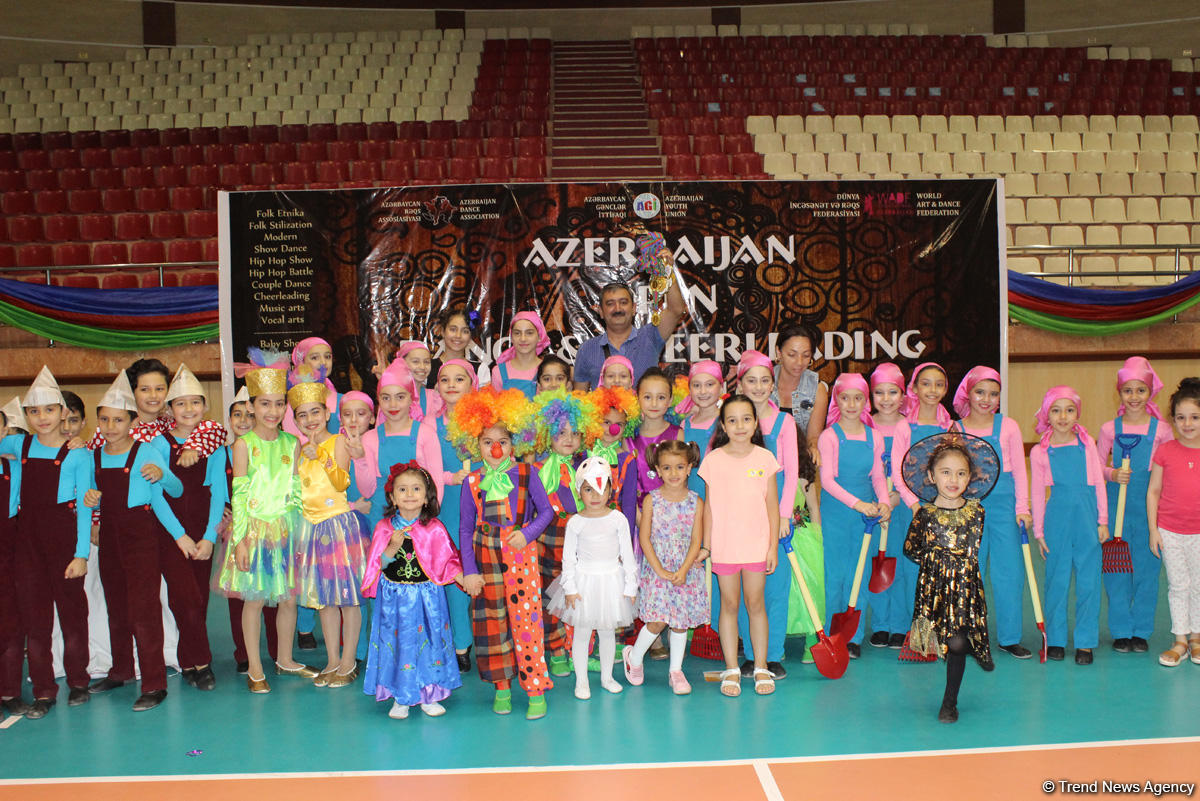 Жаркое лето Баку с освежающими танцами (ФОТО)