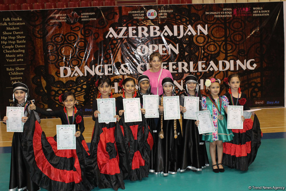 Жаркое лето Баку с освежающими танцами (ФОТО)