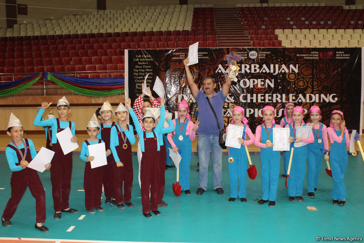 Жаркое лето Баку с освежающими танцами (ФОТО)